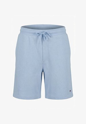 Pantalones cortos azul claro hasta la rodilla con cintura elástica y cordón, hechos de tela suave, con un pequeño logo en el dobladillo de la pierna izquierda.