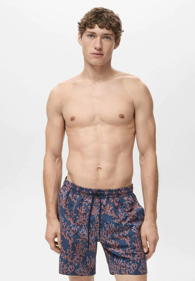 Kratke hlače za plavanje v mornarsko modri barvi s koralnim vzorcem, narejene iz lahkega materiala. Imajo elastičen pas in vrvico za prilagodljivo prileganje.