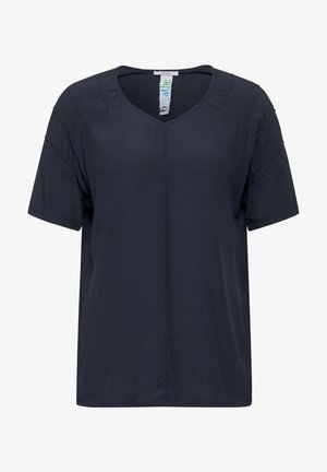 Blusa blu navy a maniche corte con scollatura a V, realizzata in tessuto morbido. Presenta pieghe sottili sulle spalle, vestibilità rilassata e nessun motivo.