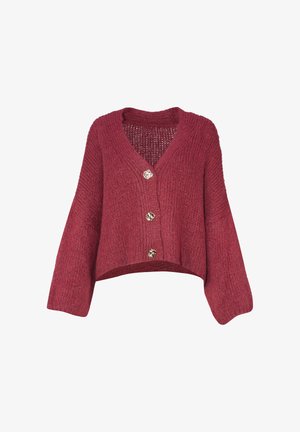 Häkelpulli in tiefem Burgunderrot mit V-Ausschnitt, drei dekorativen Knöpfen und weiten Ärmeln. Strukturierter Stoff für einen gemütlichen Look.