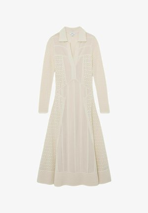 Abito lungo lavorato a maglia color crema con maniche lunghe, scollo a V con colletto, motivi a zigzag e verticali strutturati, e orlo svasato.