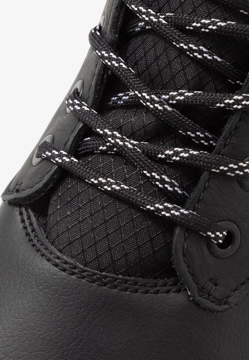 esparre chukka lacoste