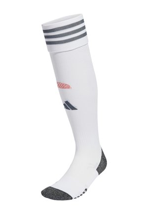 Chaussette blanche haute jusqu'au genou avec des rayures grises sur le dessus, un talon et un orteil gris, arborant des logos rouges et noirs sur le côté. Texture tricot lisse.