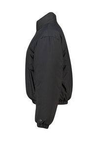 Giubbotto puffer nero con colletto alto, polsini e orlo elasticizzati. Presenta una finitura liscia e tasche laterali per la funzionalità.