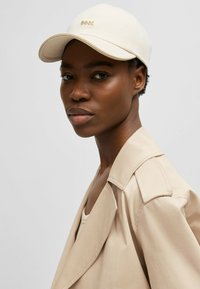 BOSS Șapcă - natural eighteen