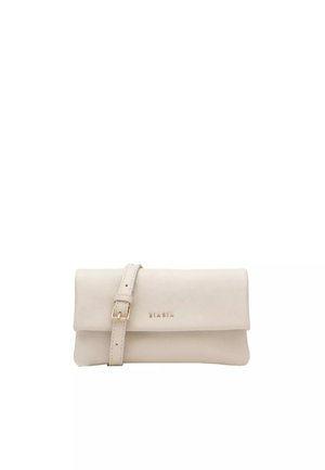 Pochette compacte en cuir beige avec rabat et bandoulière réglable, arborant un petit logo doré "Biasia" à l'avant.