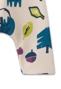Baumwollleggings mit einem cremefarbenen Hintergrund und bunten Drucken von Blättern, Bäumen und Eicheln in Blau-, Grün- und Violetttönen.