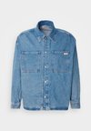 RELAXED SHIRT JACKET - Jachetă din denim - denim medium