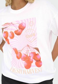 ONLY Carmakoma CARVIVVI - T-shirt med print - bright white
