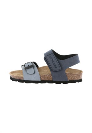 Sandali grigi e blu navy con soletta in sughero, cinturino regolabile e suola in gomma testurizzata. Presentano una fibbia frontale e il marchio sul lato.