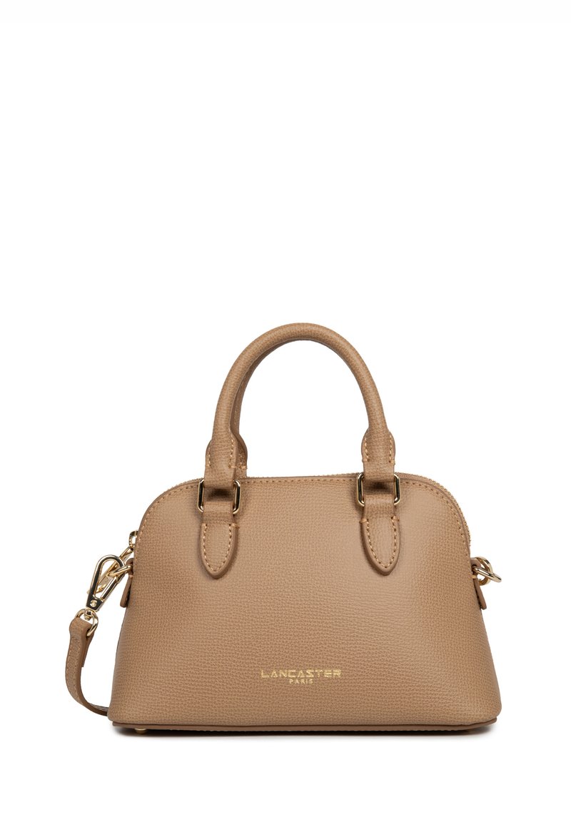 Borsa a mano in pelle beige con una finitura testurizzata, manici corti doppi e tracolla removibile. Presenta hardware dorato e dettagli con logo.
