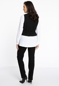 YOEK MIT KNOPFVERSCHLUSS - Bodywarmer - black