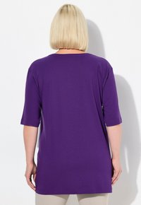 Ulla Popken PLUS SIZE V-NECK TEE  - T-Shirt basic - deep violet