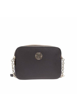 Borsa a tracolla rettangolare nera con finitura testurizzata, caratterizzata da un logo in tono oro, chiusura con zip e tracolla a catena.