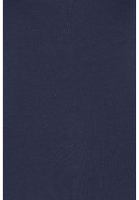 Marineblauer Stoff, glatte Textur, gleichmäßige Oberfläche, leichtes, elastisches Material, geeignet für verschiedene Bekleidungsanwendungen.