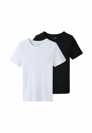 Deux t-shirts unis à manches courtes et col rond, un blanc devant et un noir derrière, étalés à plat sur un fond blanc.
