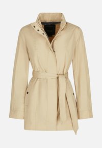 Giacca beige con cintura, colletto alto, bottoni a pressione e due tasche frontali. Realizzata in tessuto leggero con una finitura liscia.