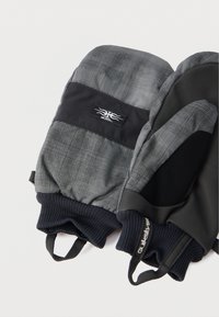 Γάντια με επένδυση, κατασκευασμένα από υφασμάτινο γκρι υλικό με μαύρες λεπτομέρειες, ριγέ μανσέτες και θηλιές για εύκολη εφαρμογή.