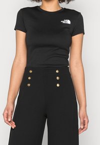 The North Face Jednoduché tričko - black