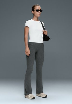 OYSHO, COMFORTLUX HIGH-RISE FLARE TROUSERS 34015965 - Leggings - Trousers - dark grey