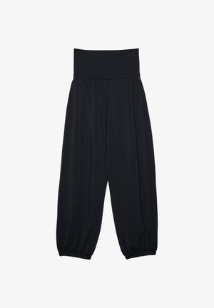 Pantaloni neri, ampi, con una larga fascia elastica in vita, polsini affusolati e una texture liscia del tessuto. Progettati per il comfort e la libertà di movimento.