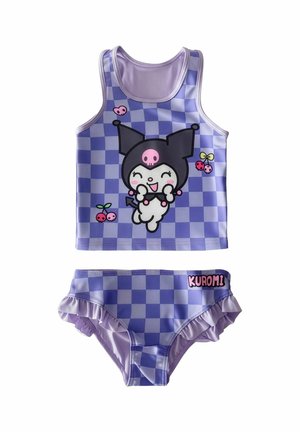 Kinder Zweiteiliger Badeanzug mit lila Schachbrettmuster, mit Kuromi-Motiv und pinken Schädel-Kirschen, mit Rüschenkanten am Höschen.