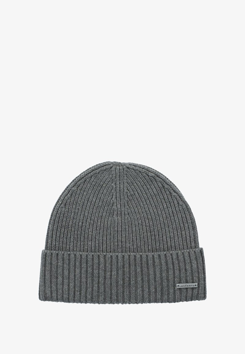 Szary dzianinowy beanie o żebrowanej teksturze i złożonym mankiecie, z małą metką marki po bokach.