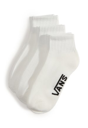 Tres pares de calcetines blancos hasta el tobillo con puños acanalados, un par con el logo negro de Vans en el lateral.