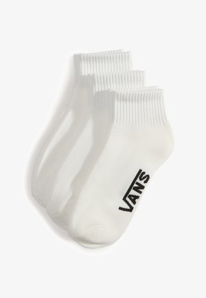 Tres pares de calcetines blancos hasta el tobillo con puños acanalados, un par con el logo negro de Vans en el lateral.