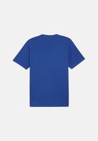 Blauwe katoenen T-shirt, korte mouwen, ronde hals, effen kleur, relaxte fit, gladde textuur, geen zichtbare patronen of logo's.