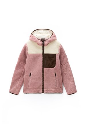 Giacca in pile rosa e crema con cappuccio, cerniera frontale, due tasche laterali con cerniera e una tasca sul petto marrone con cerniera.