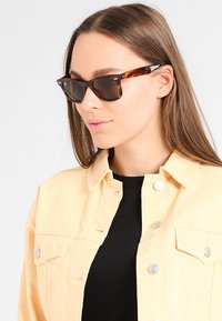 Ray-Ban WAYFARER UNISEX - Óculos de sol - tortoise/crystal brown