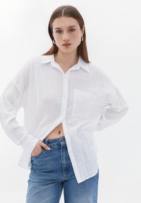 OXXO WITH POCKET - Blusa - white