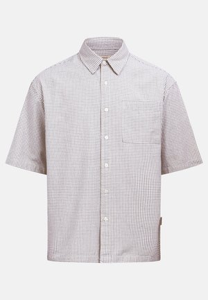 Košulja kratkih rukava s gumbima, u svijetlo bež i smeđem sitnom karo uzorku te s prednjim prsnim džepom.