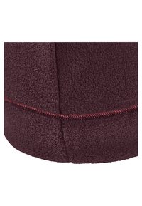 Tessuto in pelliccia bordeaux con una texture soffice; presenta una cucitura rossa a contrasto lungo la cucitura, evidenziando i bordi puliti del design.