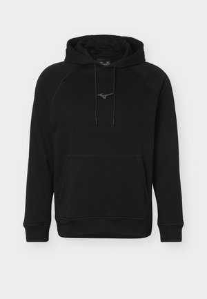 Μαύρο φούτερ με κουκούλα και μακριά μανίκια, με τσέπη καγκουρό μπροστά, κουκούλα με ρυθμιζόμενο κορδόνι και ένα μικρό γκρι λογότυπο στο κέντρο του στήθους.