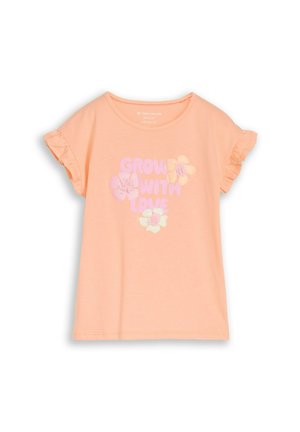 Perzikkleurig T-shirt met korte mouwen en ruches aan de mouwen, bedrukt met de tekst "Grow with love" omringd door drie bloemen in pasteltinten.