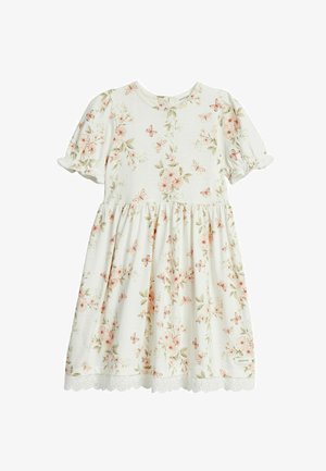 Hvid kortærmet kjole til tumling med pink blomster- og sommerfugleprint, rynket talje, bølget blonderkant og elastiske ærmekanaler.