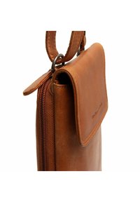 The Chesterfield Brand Bandolera - cognac