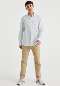 WE Fashion THE LINEN - Marškiniai - blue