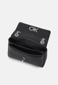 Calvin Klein RELOCK SHOULDER BAG - Borsa a mano - black