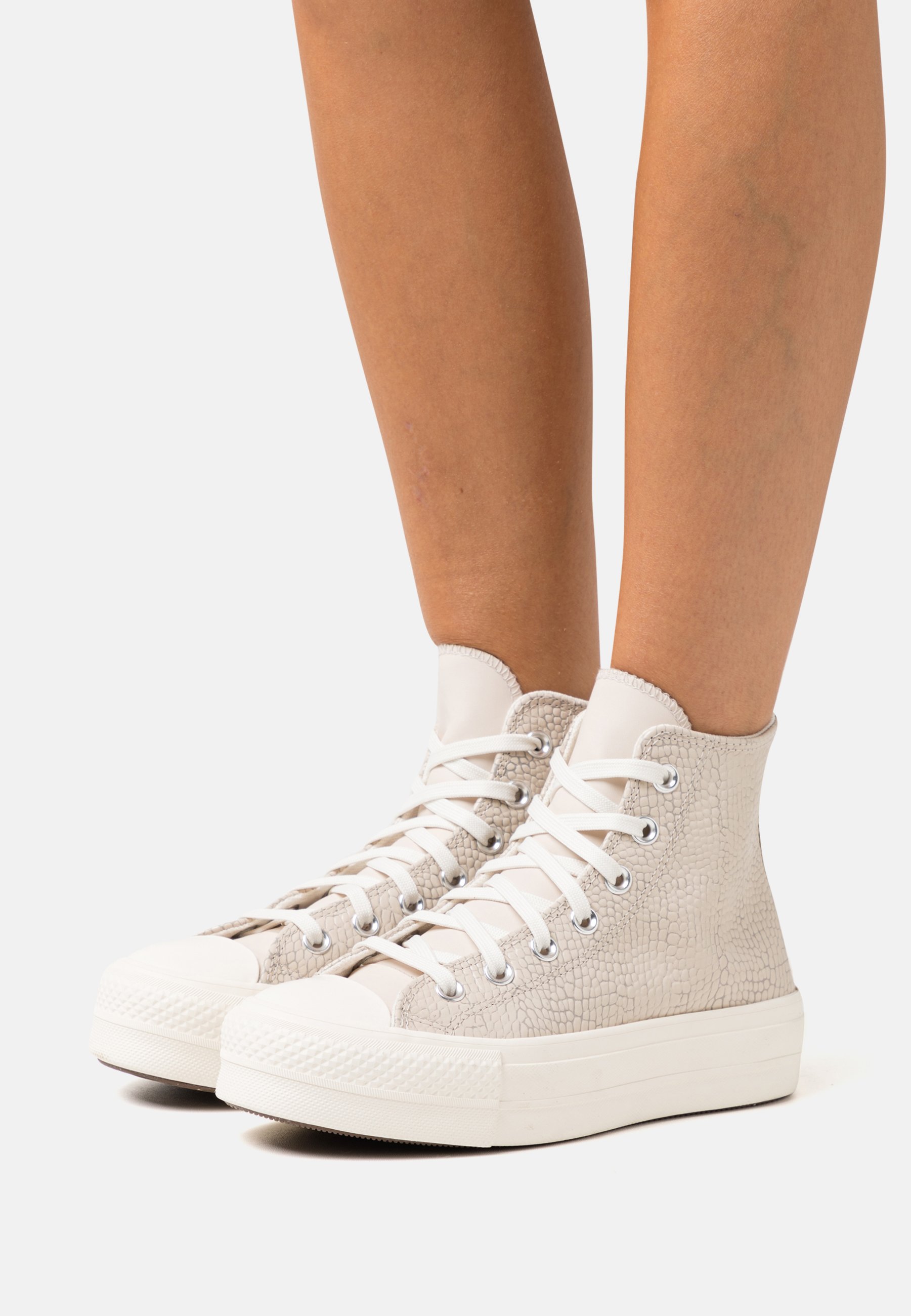 Kalinga Ashok Converse Plateforme Promotion Kalinga Ashok Converse