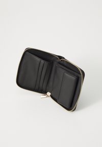 Thumbnail Image 3