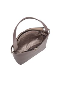 Sac à main en cuir gris avec un intérieur en tissu spacieux. Dispose d'une fermeture éclair sur le dessus et d'une seule anse pour plus de commodité au transport.