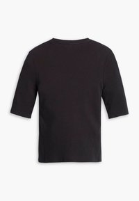 Černé tričko s krátkým rukávem a kulatým výstřihem zobrazené zezadu na bílém pozadí.