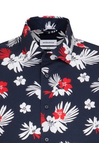 Donkerblauw shirt met korte mouwen met een bloemenpatroon in rood en wit, uitgevoerd in een slim-fit ontwerp met een klassieke kraag. Voorzijde met knoopsluiting.