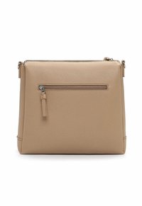 Beżowa skórzana torba na ramię o fakturowanym wykończeniu, zamykana na suwak u góry, z przednią kieszenią na zamek dla większej wygody.