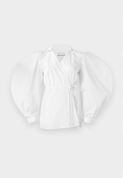 Witte wikkelblouse van lichtgewicht katoen, met een diepe V-hals, lange pofmouwen en een strik in de taille voor een verstelbare pasvorm.