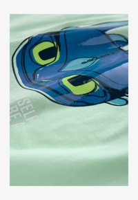 Selezionato, mint green