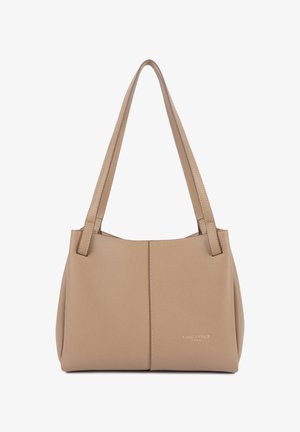 Sac à bandoulière en cuir beige avec finition texturée, doubles anses et logo doré discret en bas à droite à l'avant.